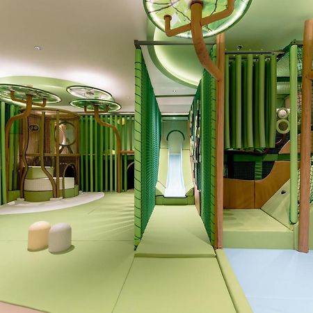 The Fullerton Ocean Park Hotel Hong Kong Dış mekan fotoğraf The Children's Club on board of MSC Fantasia