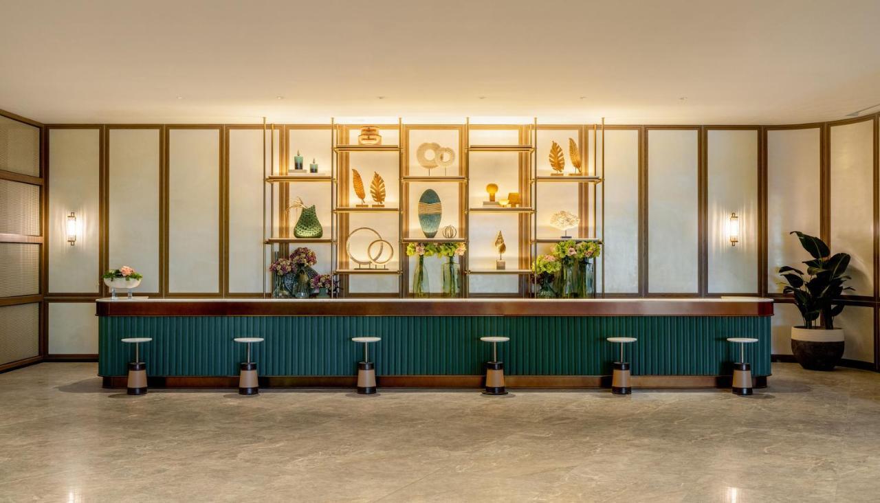 The Fullerton Ocean Park Hotel Hong Kong Dış mekan fotoğraf The bar at the hotel