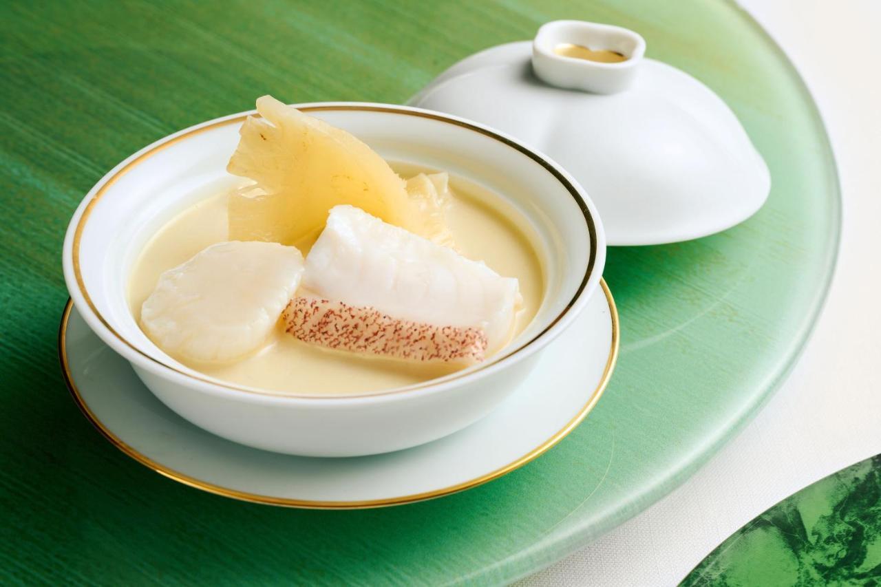 The Fullerton Ocean Park Hotel Hong Kong Dış mekan fotoğraf A bowl of bird's nest soup