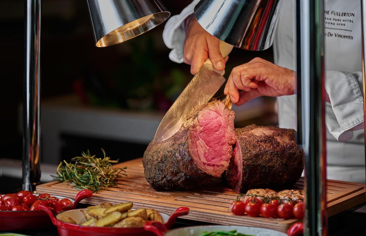 The Fullerton Ocean Park Hotel Hong Kong Dış mekan fotoğraf A chef carving a roast