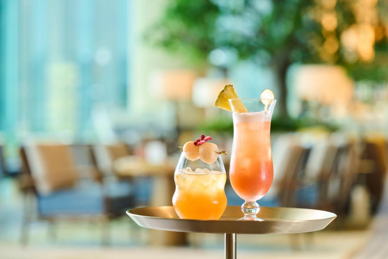 The Fullerton Ocean Park Hotel Hong Kong Dış mekan fotoğraf Two cocktails