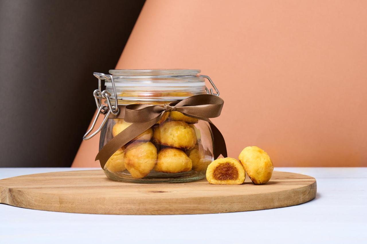 The Fullerton Ocean Park Hotel Hong Kong Dış mekan fotoğraf A jar of preserved lemons
