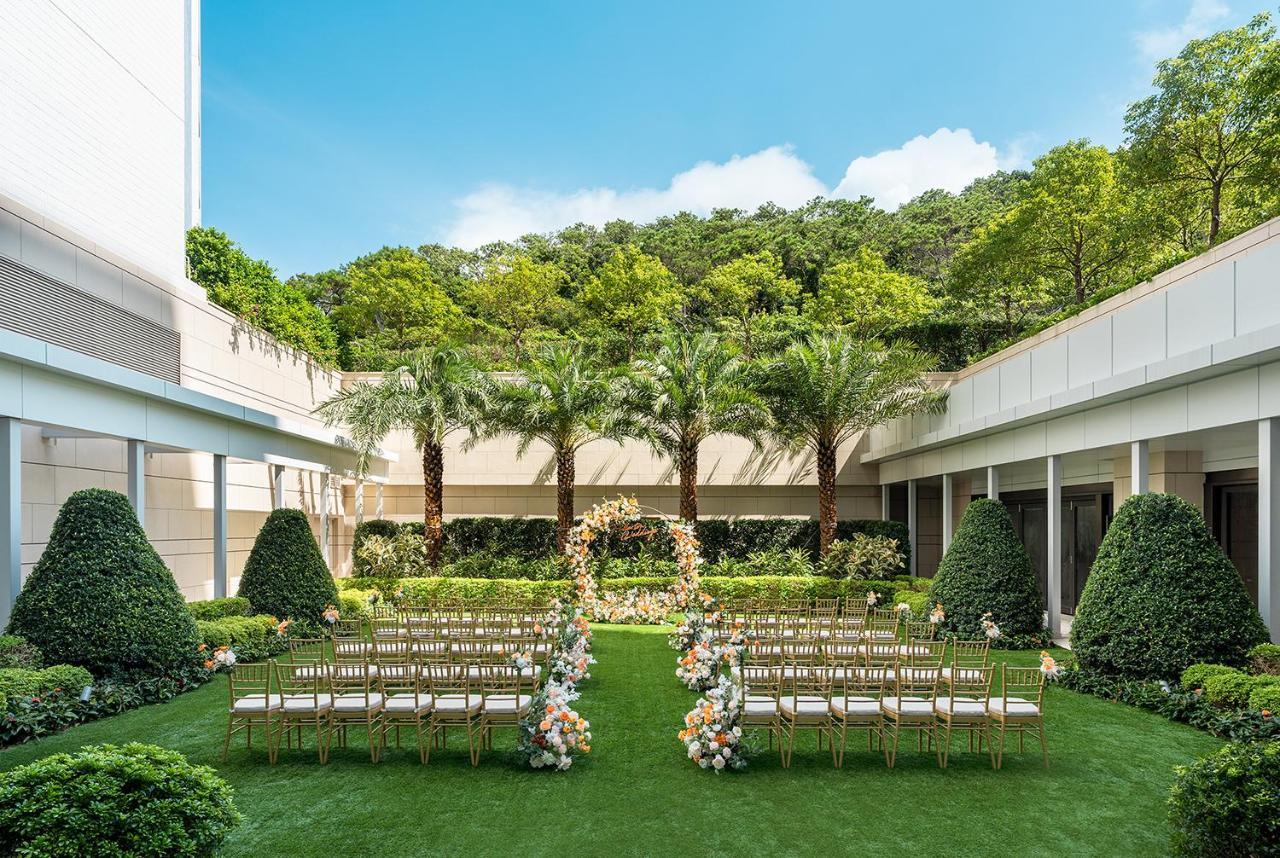 The Fullerton Ocean Park Hotel Hong Kong Dış mekan fotoğraf The Garden at The St. Regis Hong Kong
